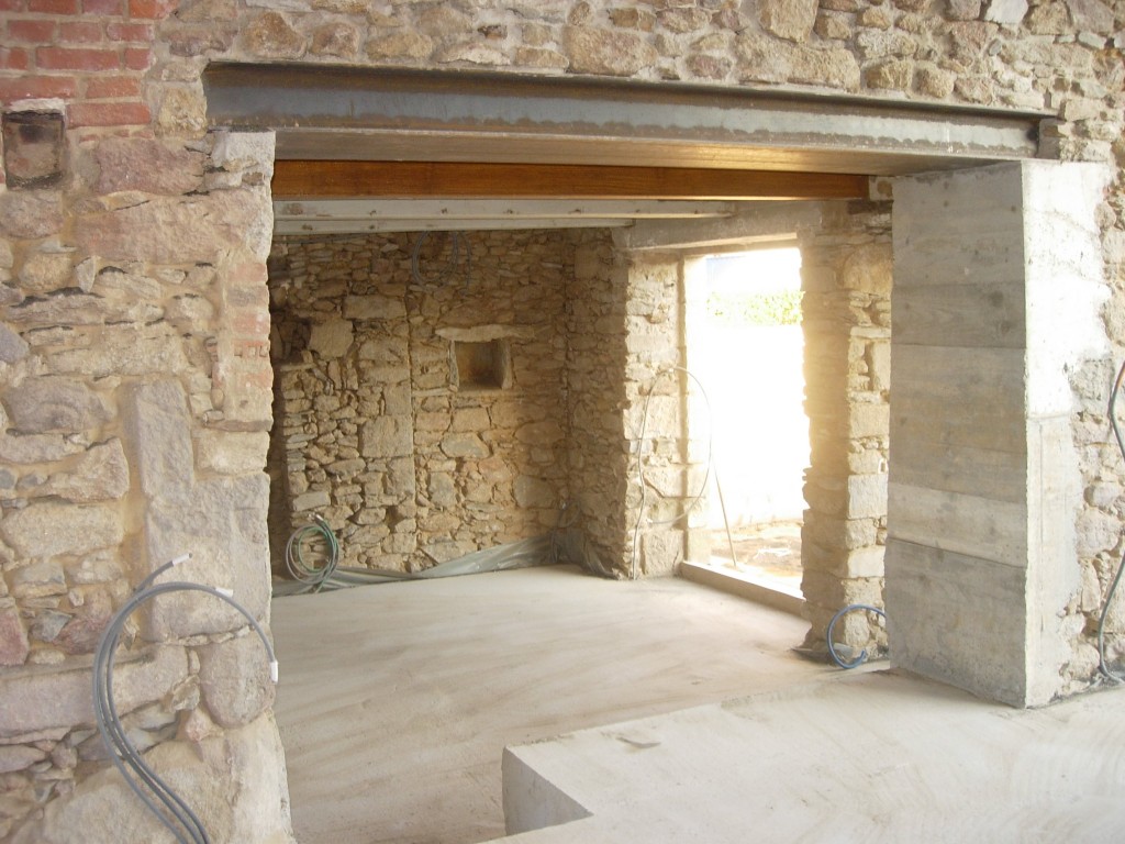 Ouverture de mur en pierre, en béton à Saint-Thibault-des-Vignes